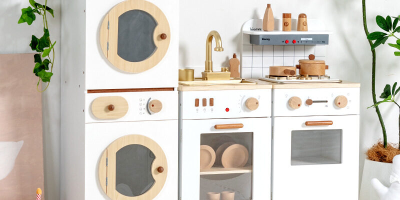 Kienvy Korean Wooden Play Kitchen Toy with Sound, Light, and Water Features